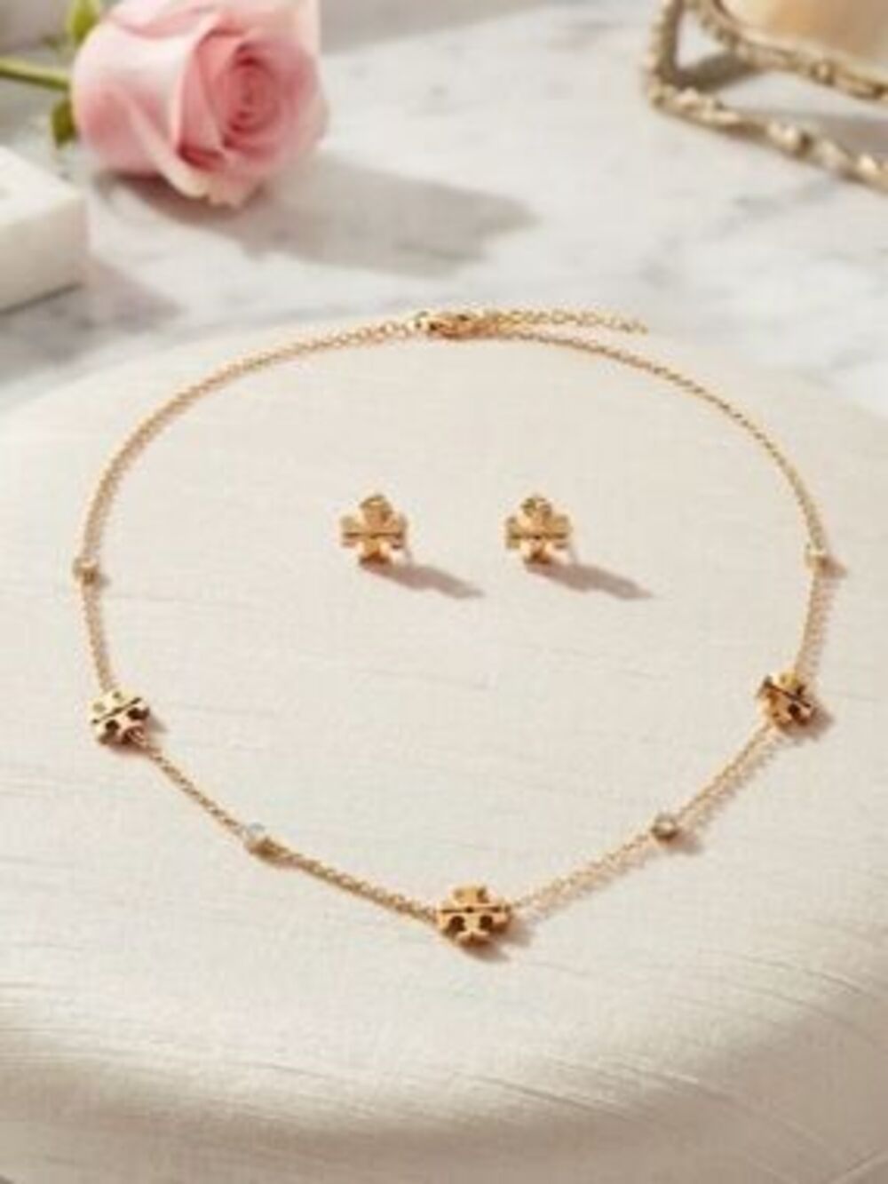 TORY BURCH?LOGO GOLD CRYSTAL ACCENT NECKLACE AND EARRINGS SET